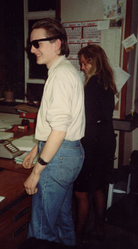 [Is that really <I>Tom Cruise?!?]